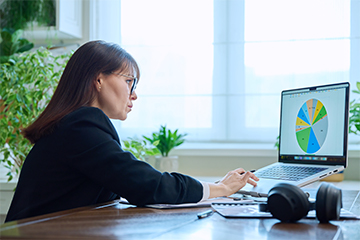 Teletrabajo y sostenibilidad: cómo la digitalización reduce emisiones y costes