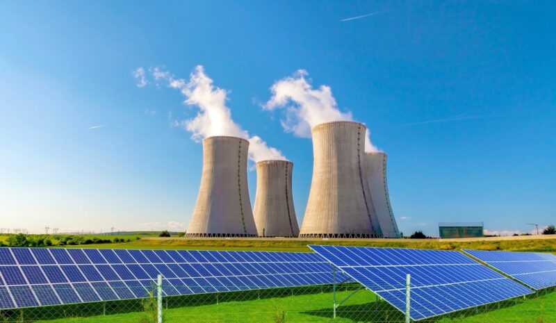 ¿Cerrar o alargar la vida útil de las centrales nucleares en España? Un análisis razonado sobre sus efectos económicos, energéticos y sociales