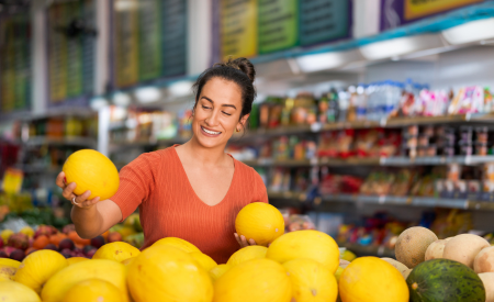 Sostenibilidad competitiva: cómo el comercio local convierte el ahorro en ventaja